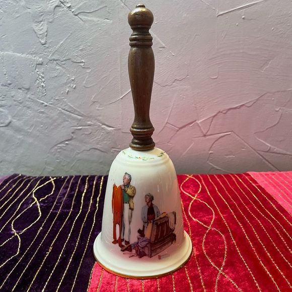 Norman Rockwell Gorham Chilly Reception 1980 Christmas Bell - Picture 8 of 8